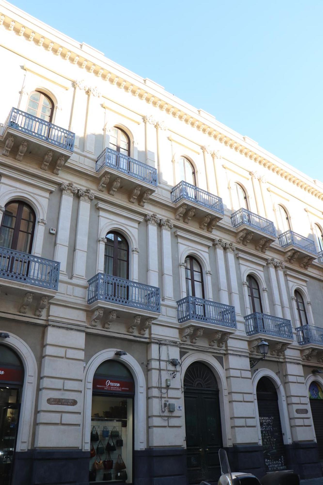 Domus Iole Appartamento Nel Centro Storico Catánia Buitenkant foto